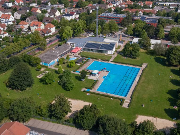 Luftbild des Delfi Bades Gehrden