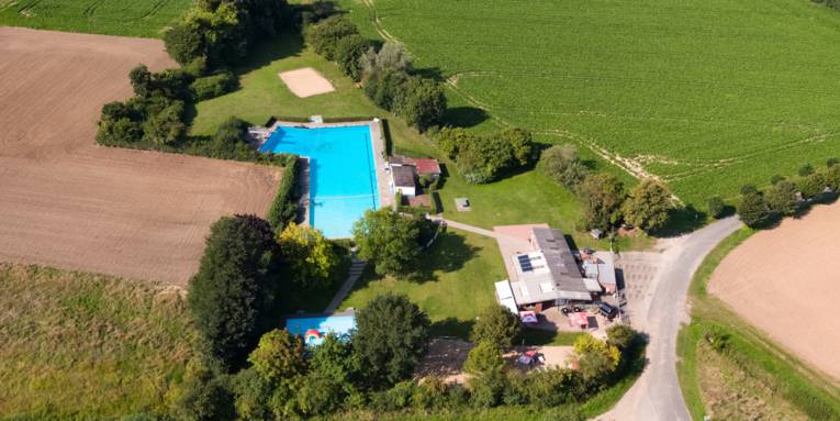 Luftbild vom Freibad Eldagsen