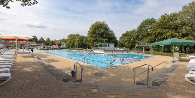 Schwimmbecken