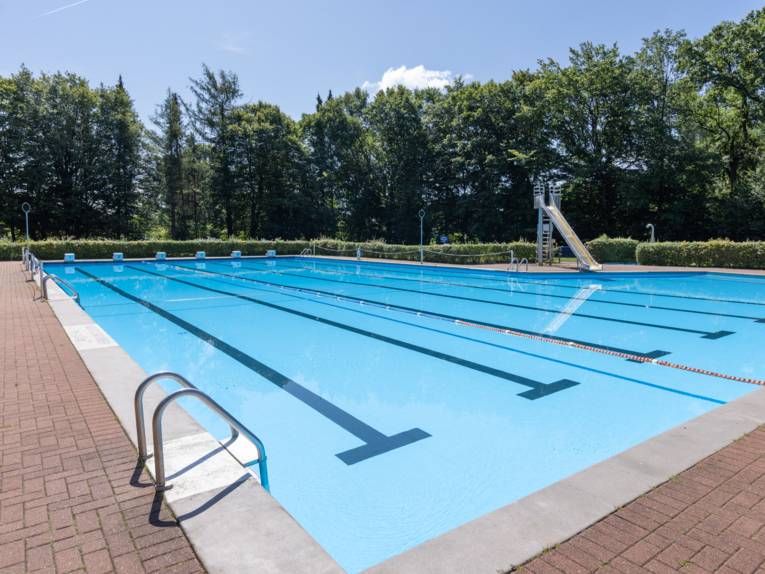 Schwimmbecken