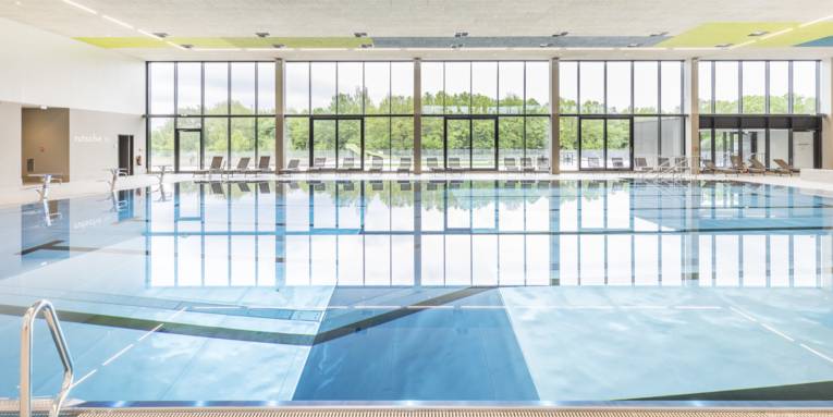 Schwimmbecken