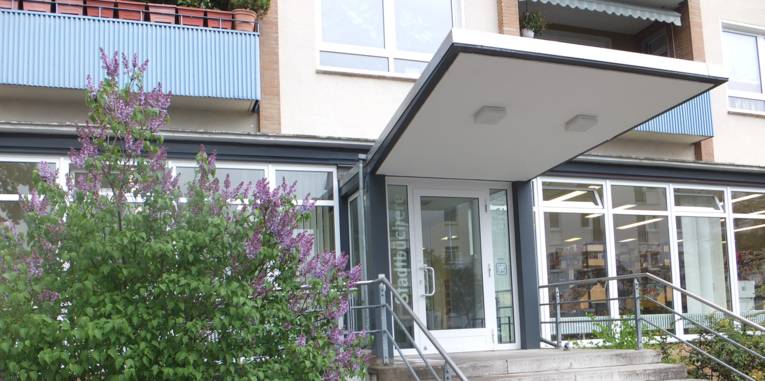Eingangsbereich Stadtbibliothek Kleefeld