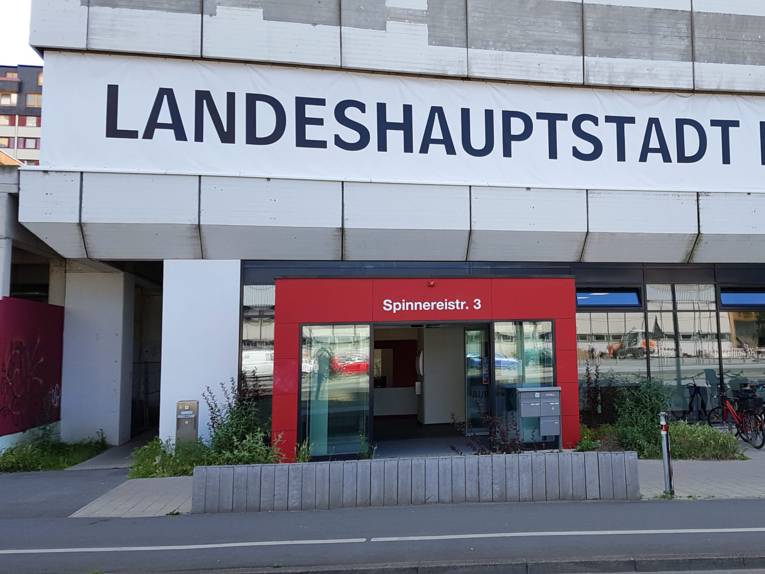 Eingang Spinnereistraße im Ihmezentrum