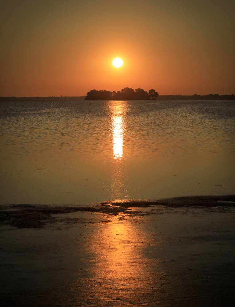 Das Steinhuder Meer bei Sonnenuntergang.